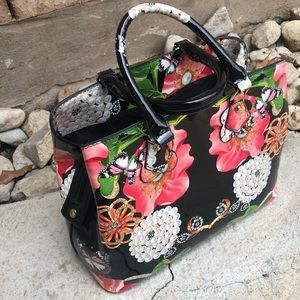 Patent leather purse